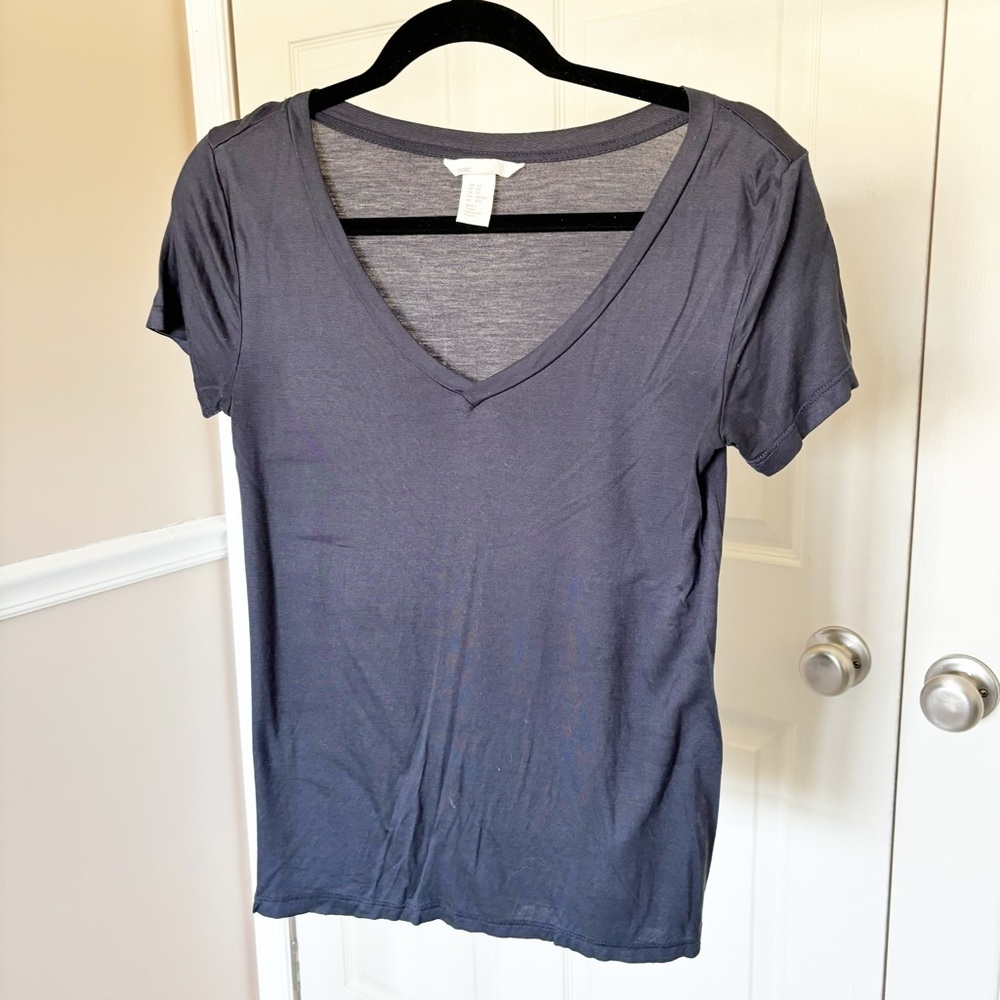 H&M Basic Grey V-neck T-shirt Size Extra Small